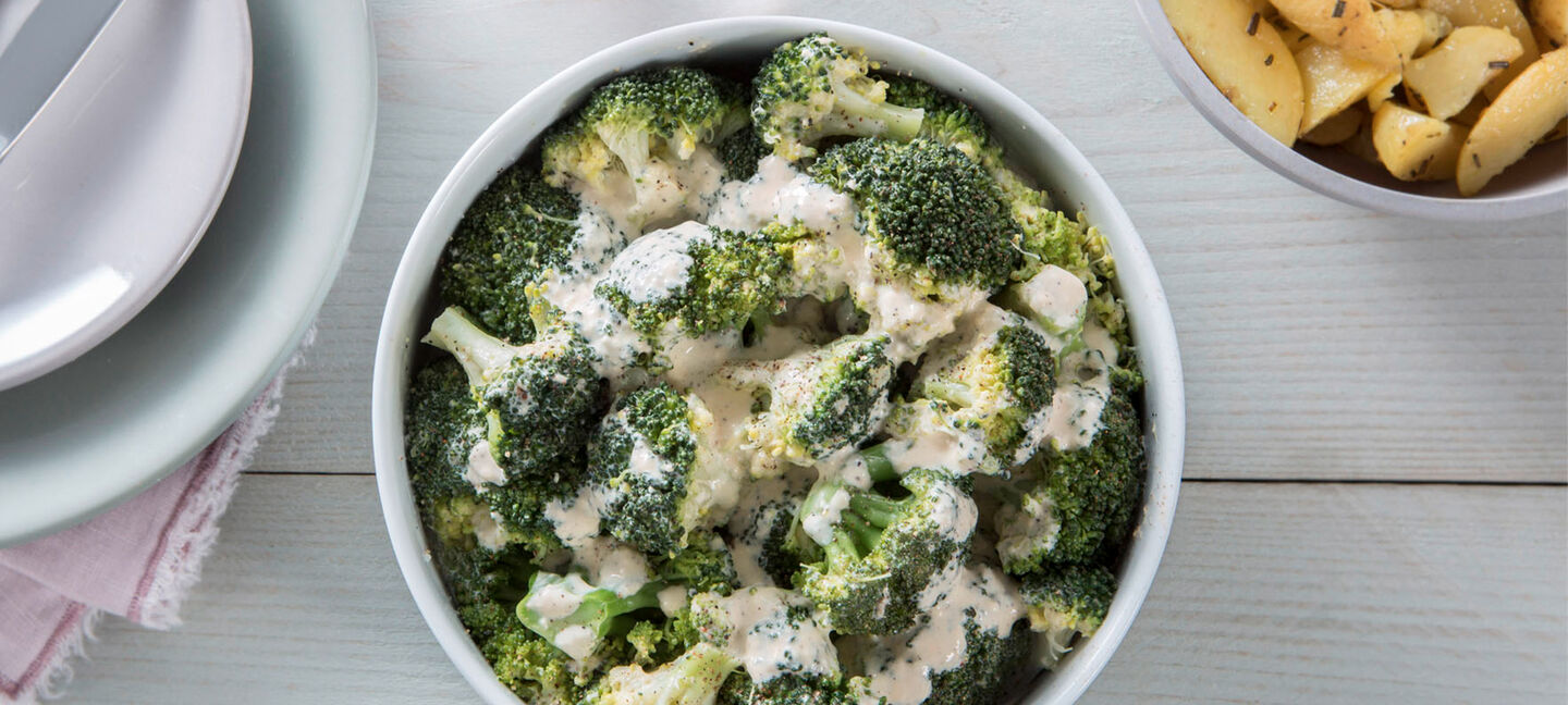 Broccoli in roomsaus