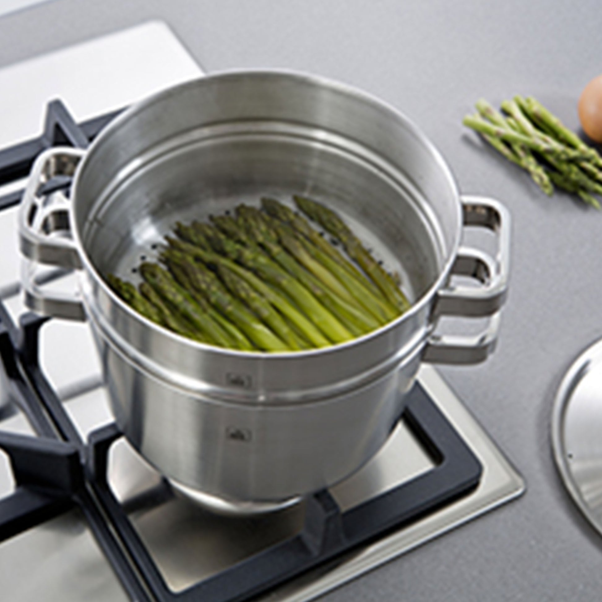 Conical + pannenset 5-delig & Allround koekenpan 24 cm + Allround wok 28 cm met groene asperges