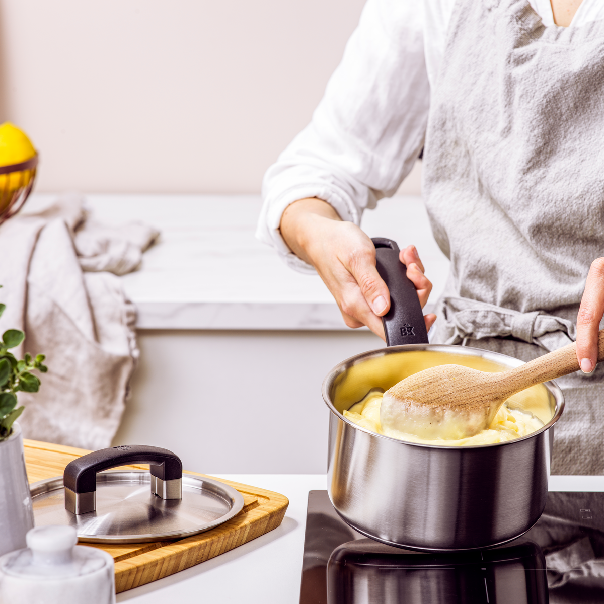 Home pannenset 5-delig zilver vooraanzicht met puree