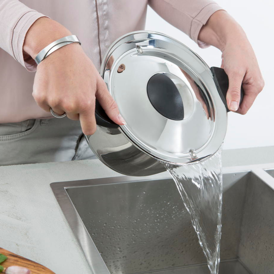 Q-linair Classic kookpan zilver bij afwasbak