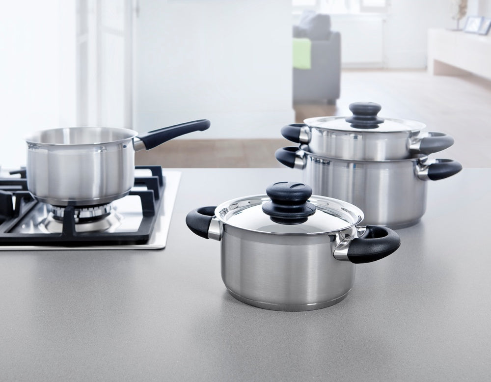 Karaat+ kookpan zilver met andere pannen