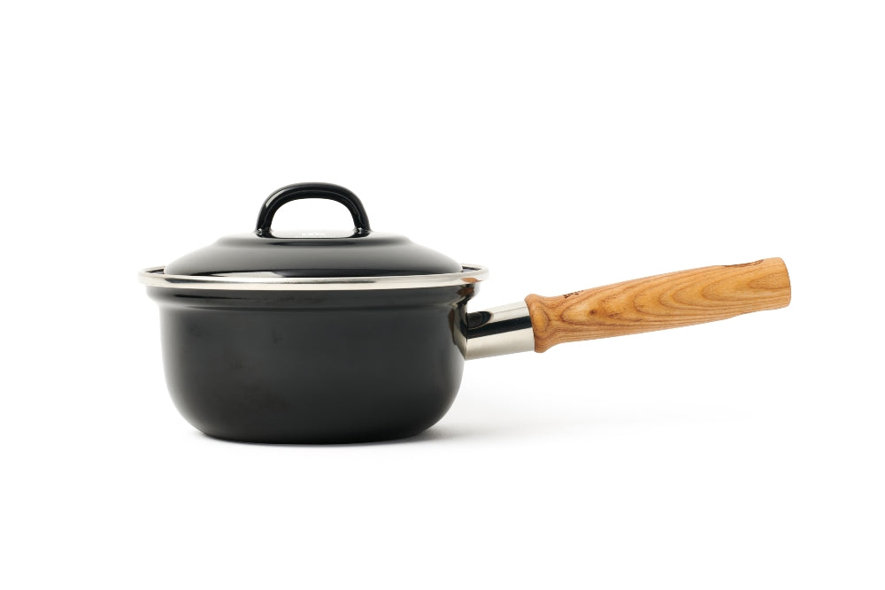 Indigo steelpan met deksel 16 cm zwart zijaanzicht