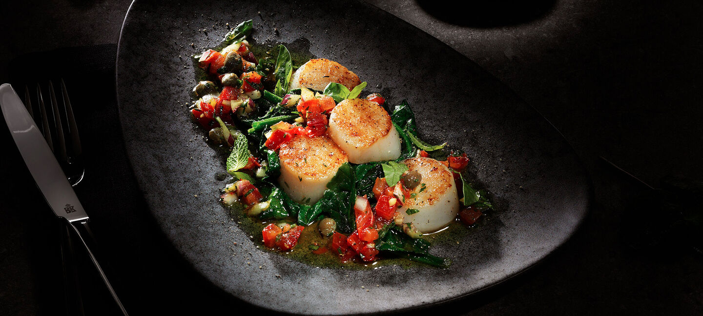 Gegrilde coquilles met saus antiboise