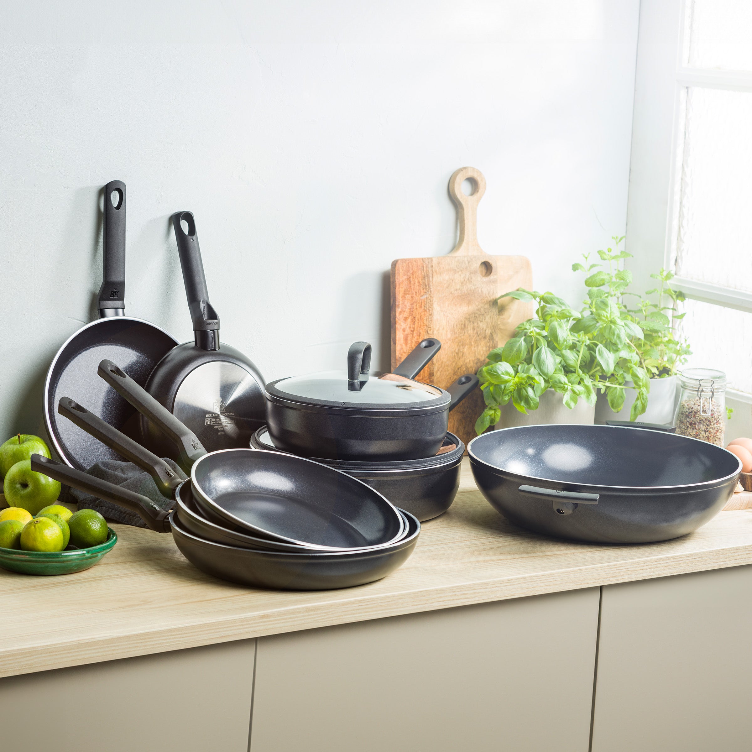 Easy induction koekenpan 20 cm en 26 cm – BK NL