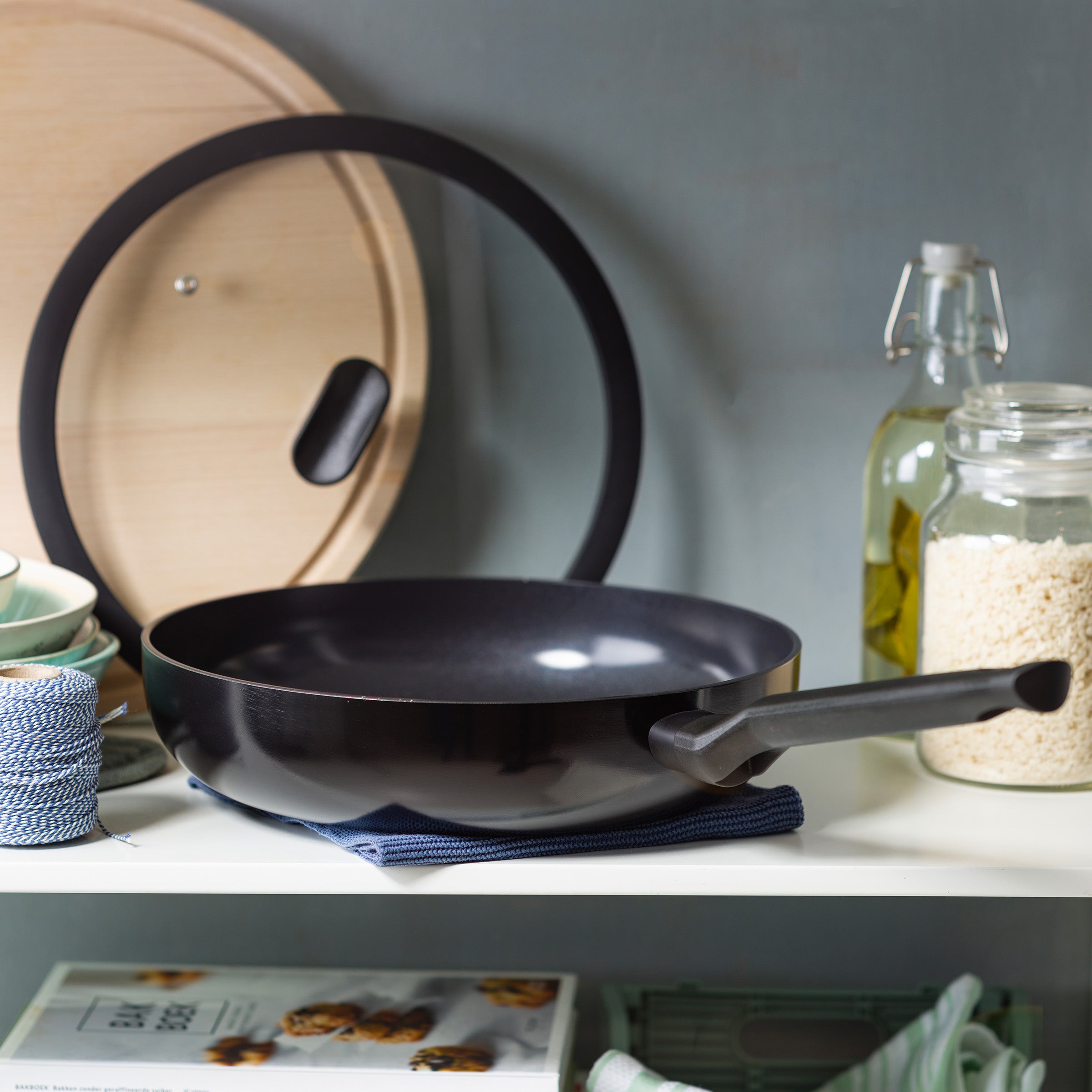Enjoy hapjespan Zwart 28 cm