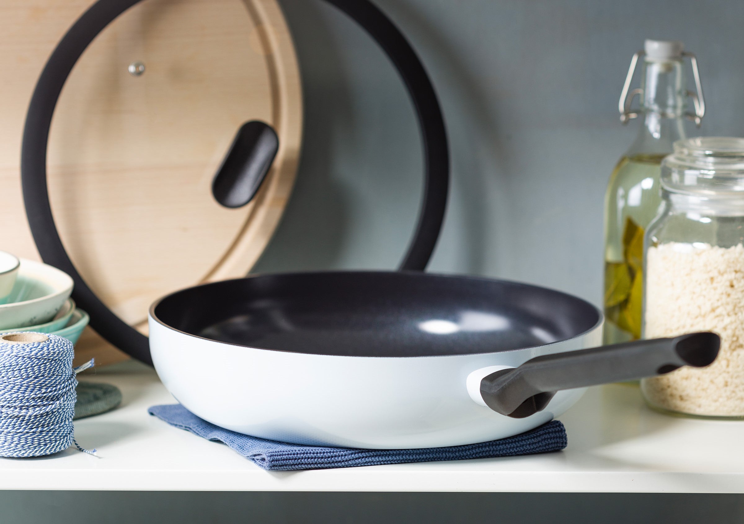 Enjoy hapjespan Light Blue 28 cm + Panbeschermers