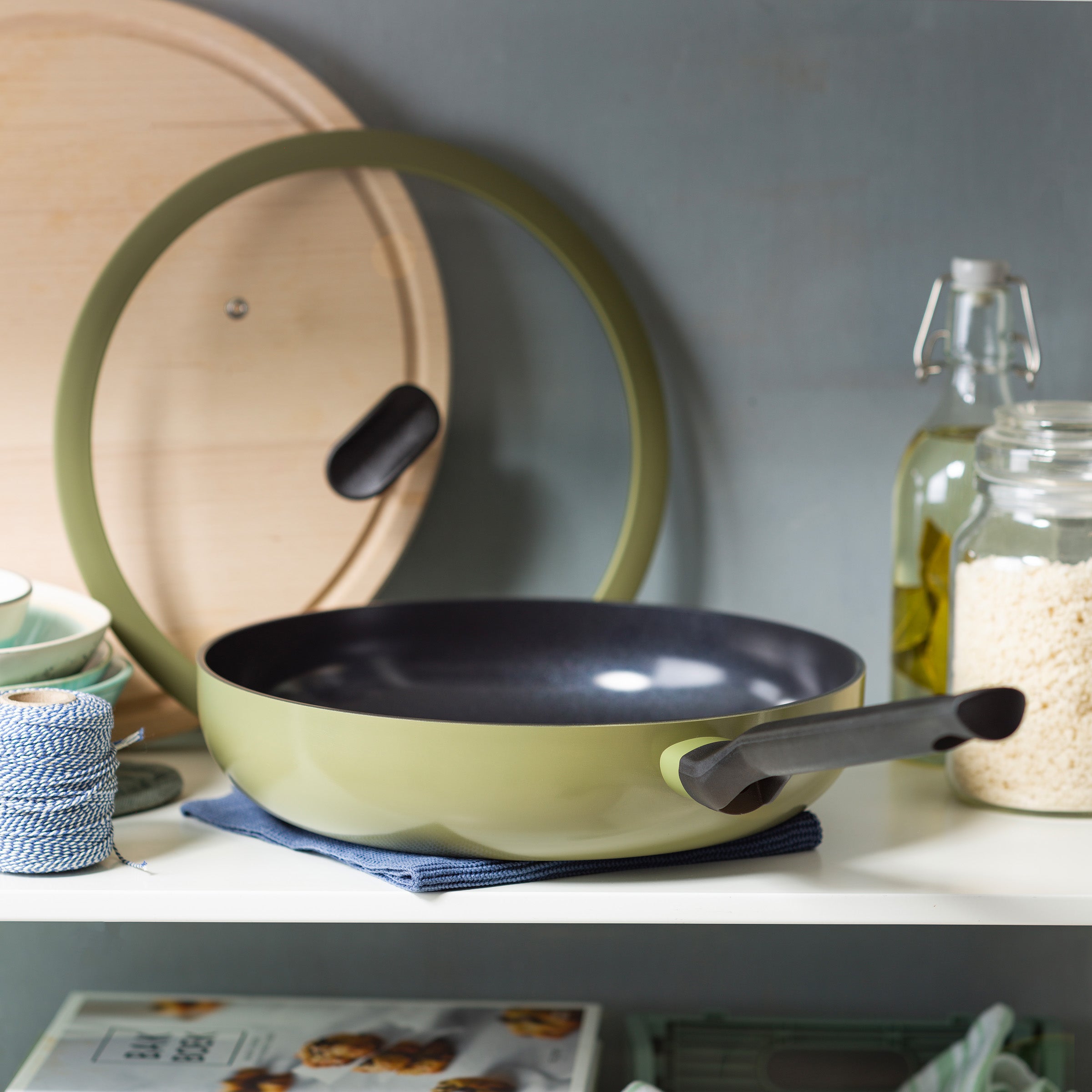 Enjoy hapjespan Olive Green 28 cm + Panbeschermers