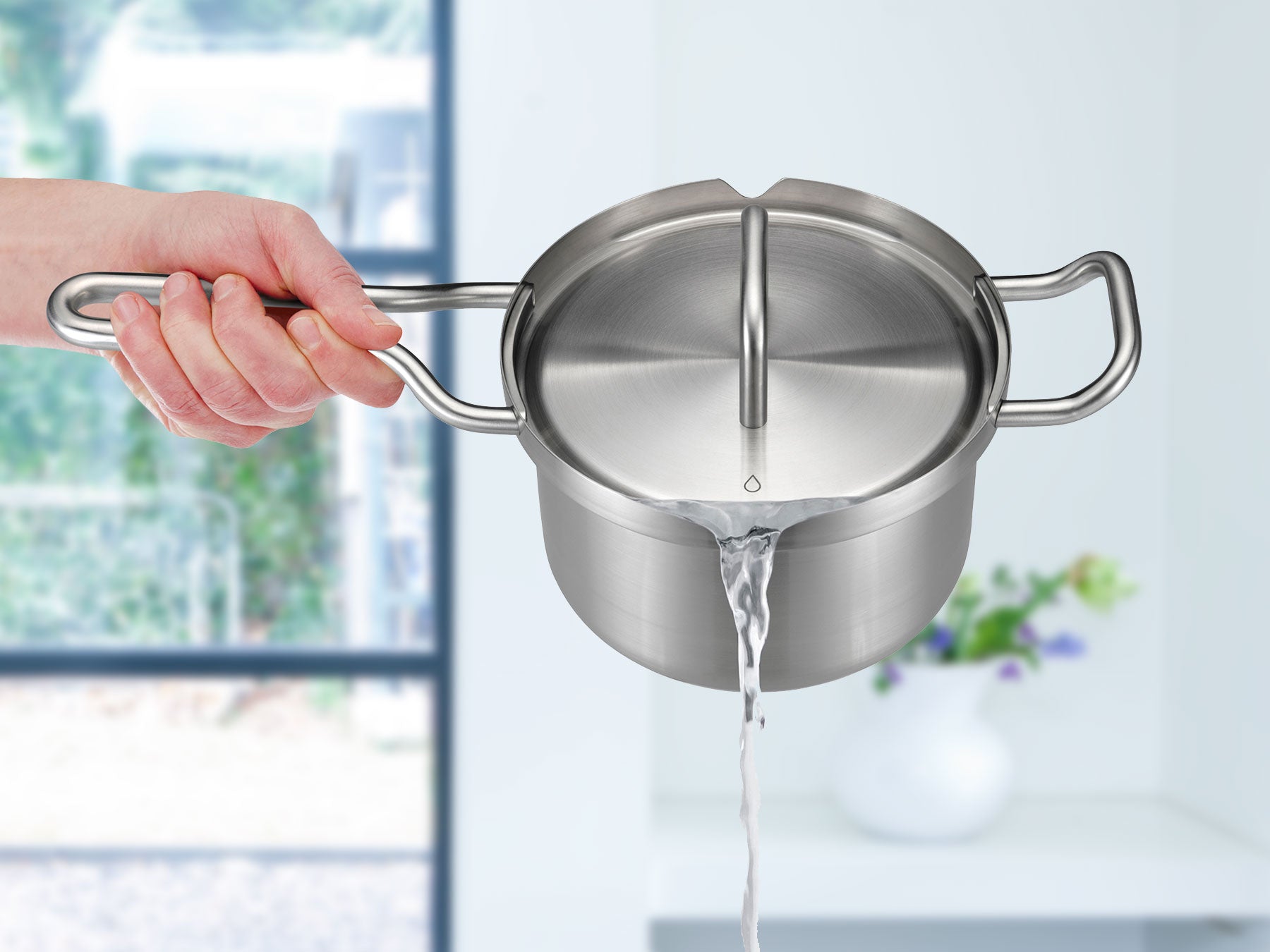 Q-linair Master steelpan 16 cm met deksel zilver met water