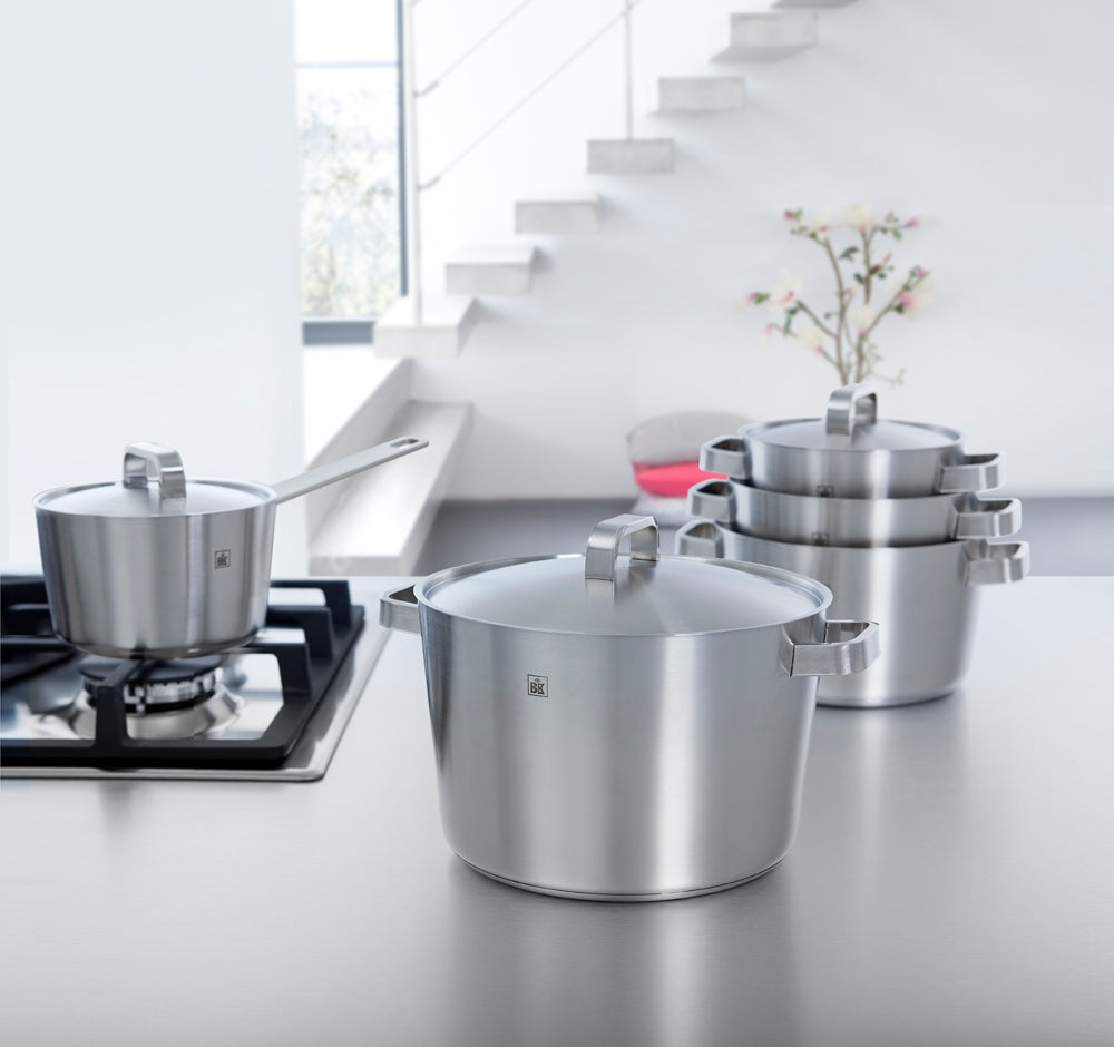 Conical+ pannenset 5-delig zilver aan fornuis