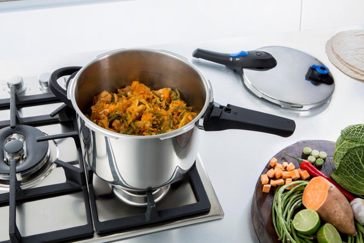Snelkookpan 22 cm 6 liter - glanzend met eten