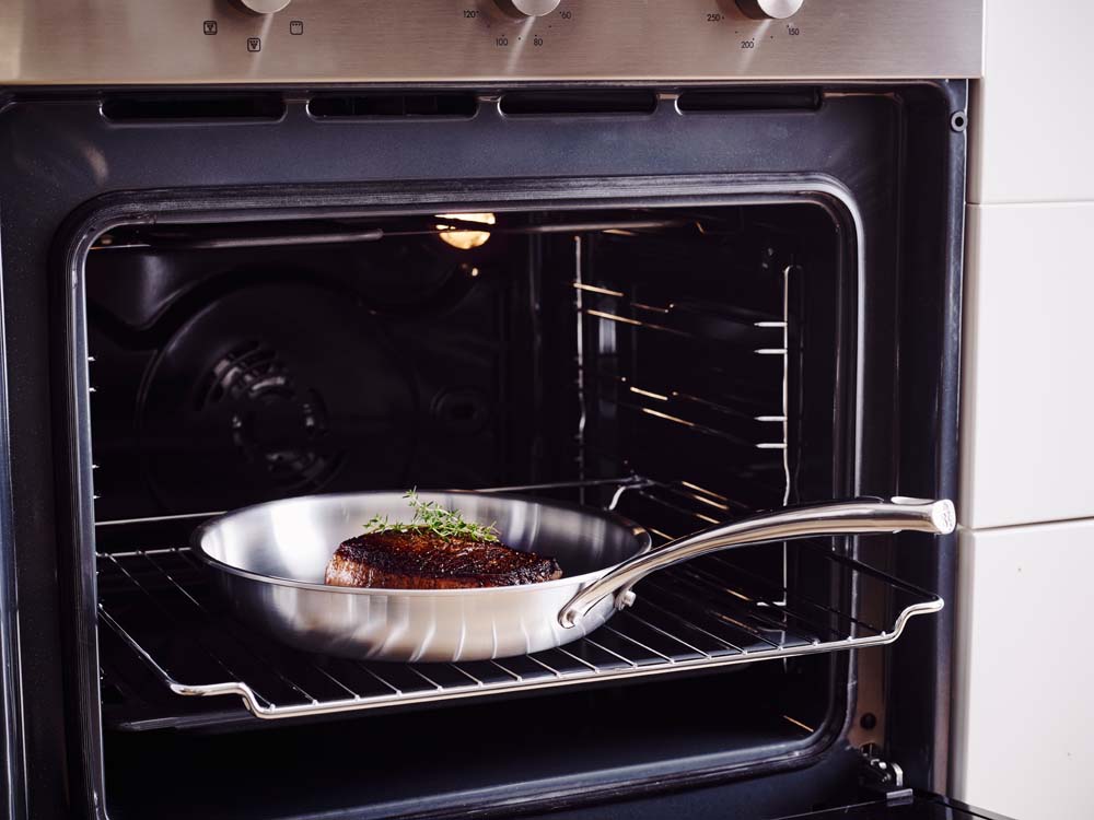 Superior Tri-Ply koekenpan zilver in oven