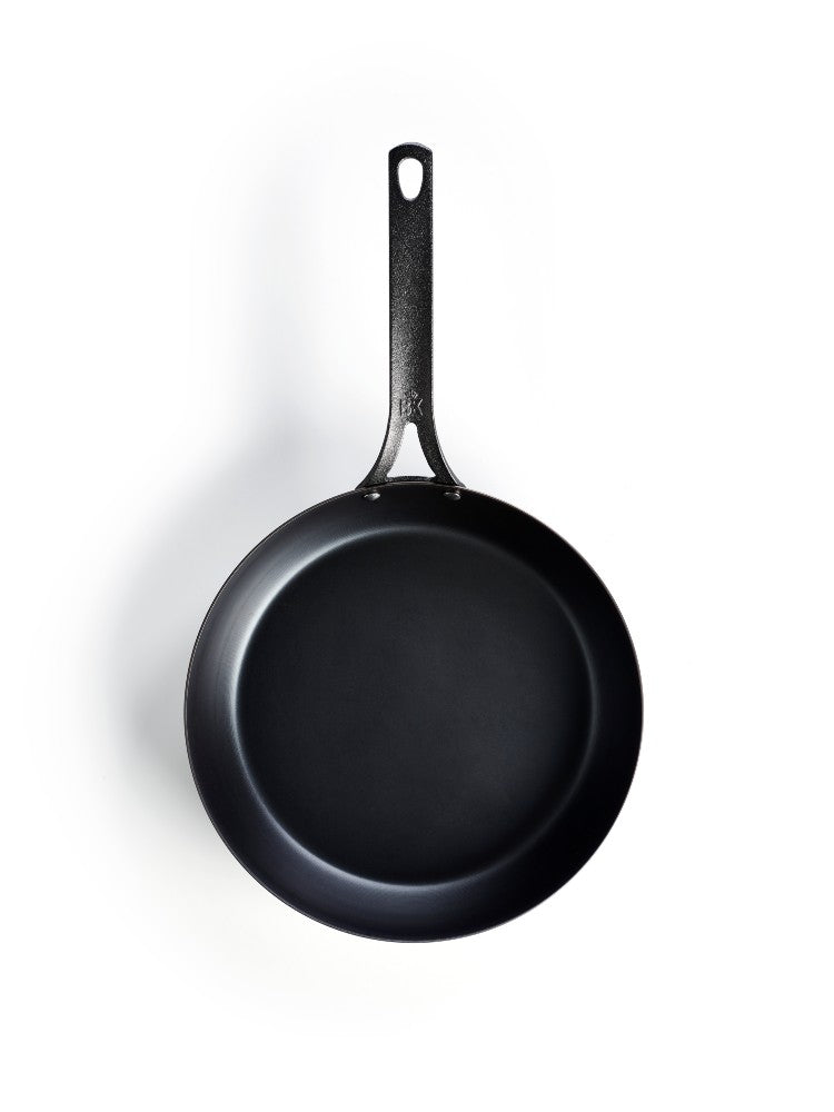 Black Steel koekenpan zwart onderzijde