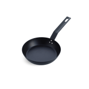Solid Steel koekenpan zwart vooraanzicht