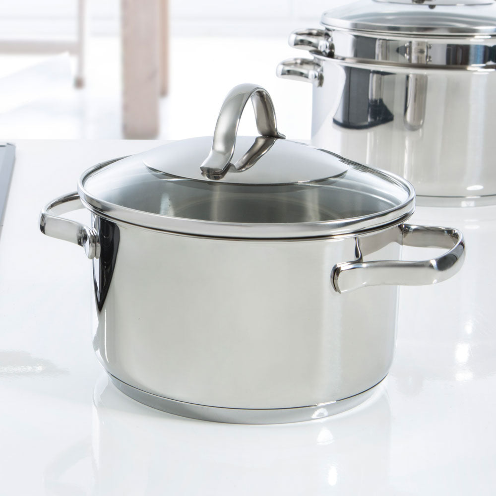 Essentials soeppan 24 cm 6 liter zilver op keukenblad