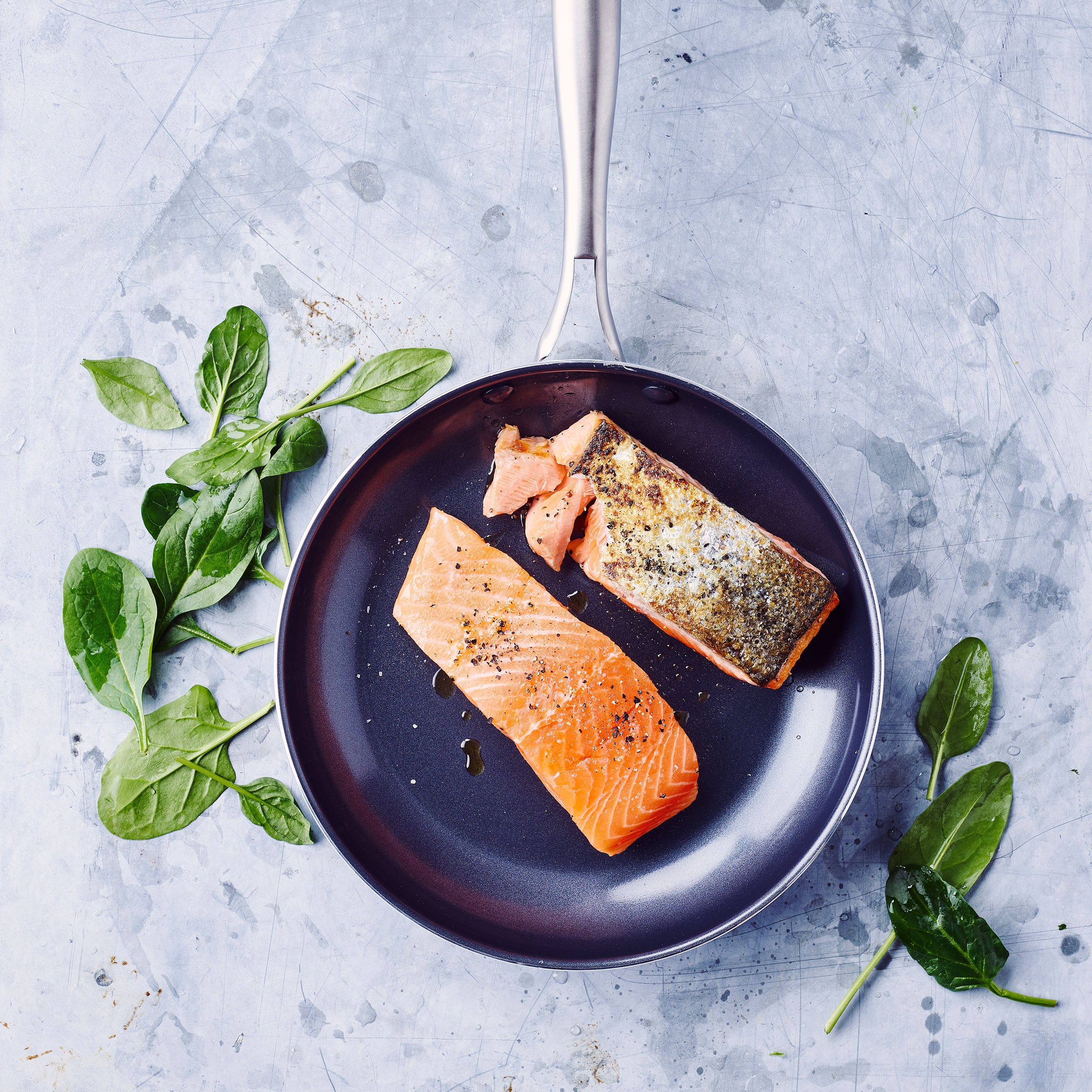 BK Magma koekenpan 24 cm zwart met zalm