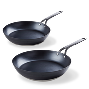Black Steel koekenpannenset 20 en 28 cm zwart zijaanzicht 