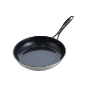 BK Ceramic Black koekenpan 24 cm zwart zijaanzicht